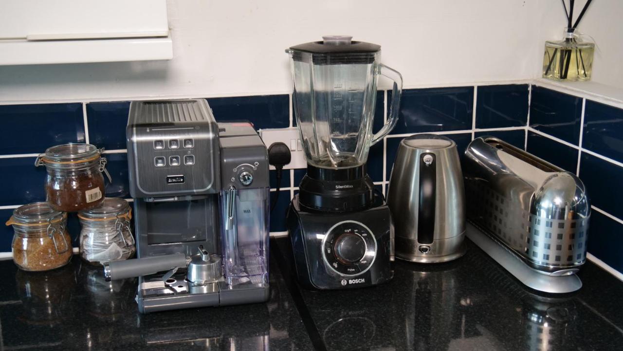 Milton Keynes Luxury Short Stay House With Wifi And Free Parking Wolverton  外观 照片