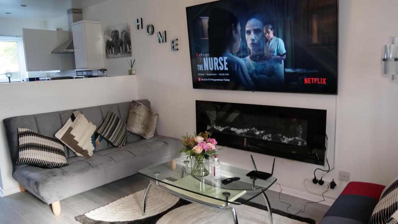 Milton Keynes Luxury Short Stay House With Wifi And Free Parking Wolverton  外观 照片