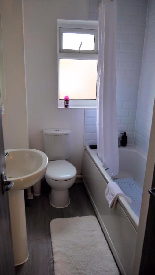 Milton Keynes Luxury Short Stay House With Wifi And Free Parking Wolverton  外观 照片